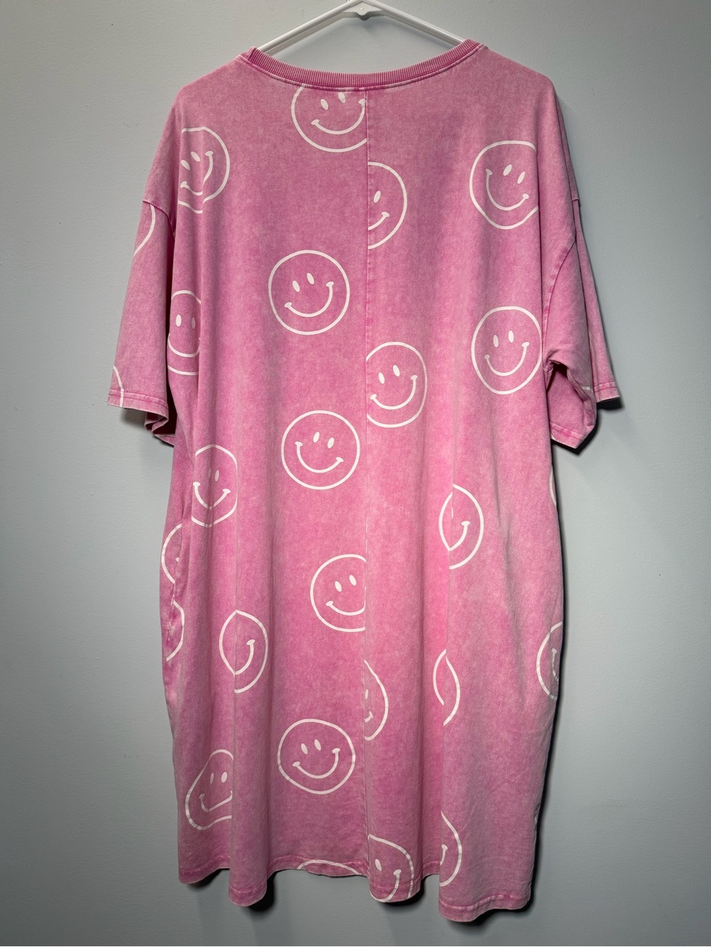 Easel Los Angeles Barbie Pink Smiley Face Mineral Wash T-Shirt Dress Size Large - Picture 2 of 6